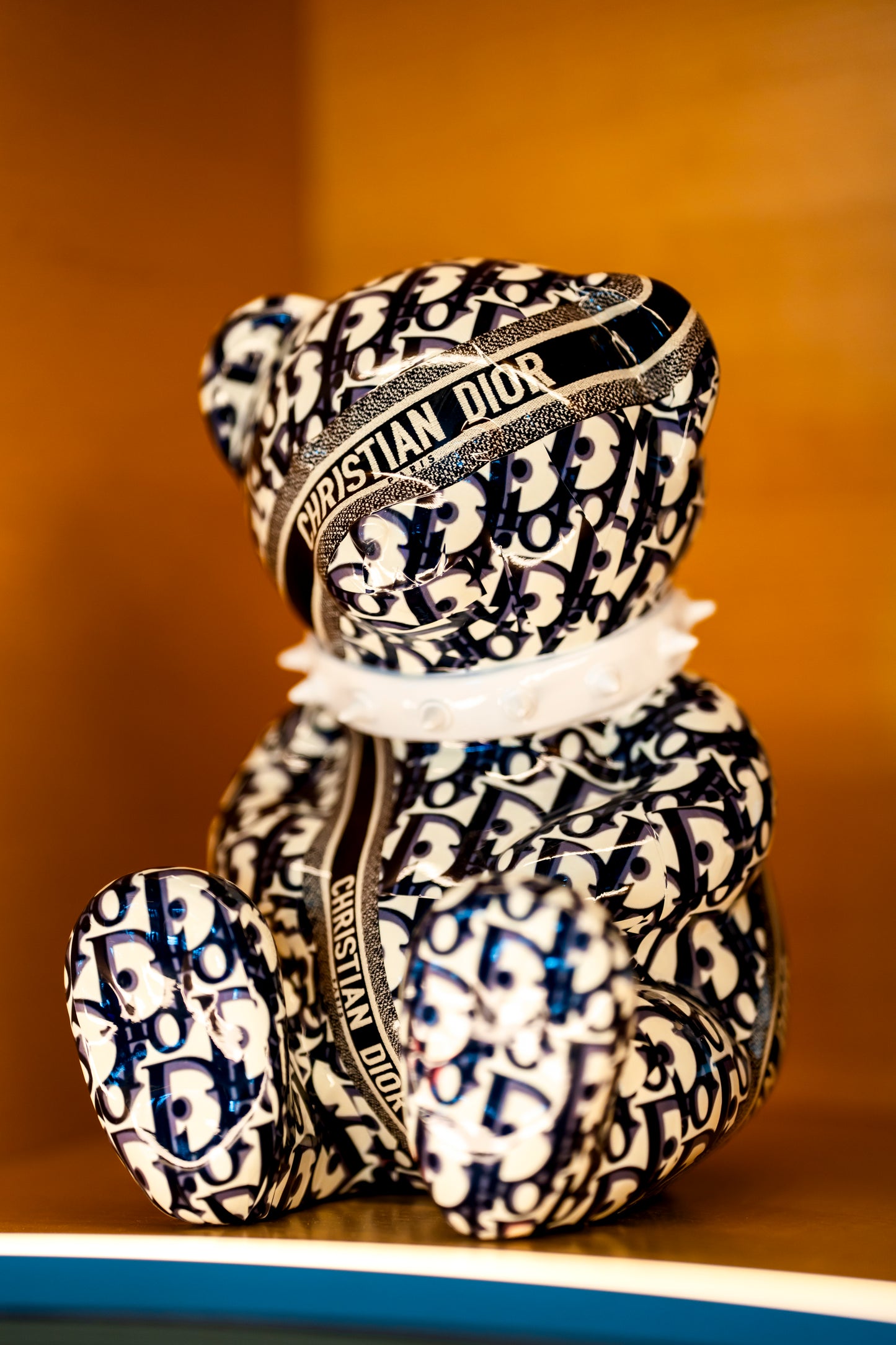 NAOR - 30cm CD Tribute, White collar Bear