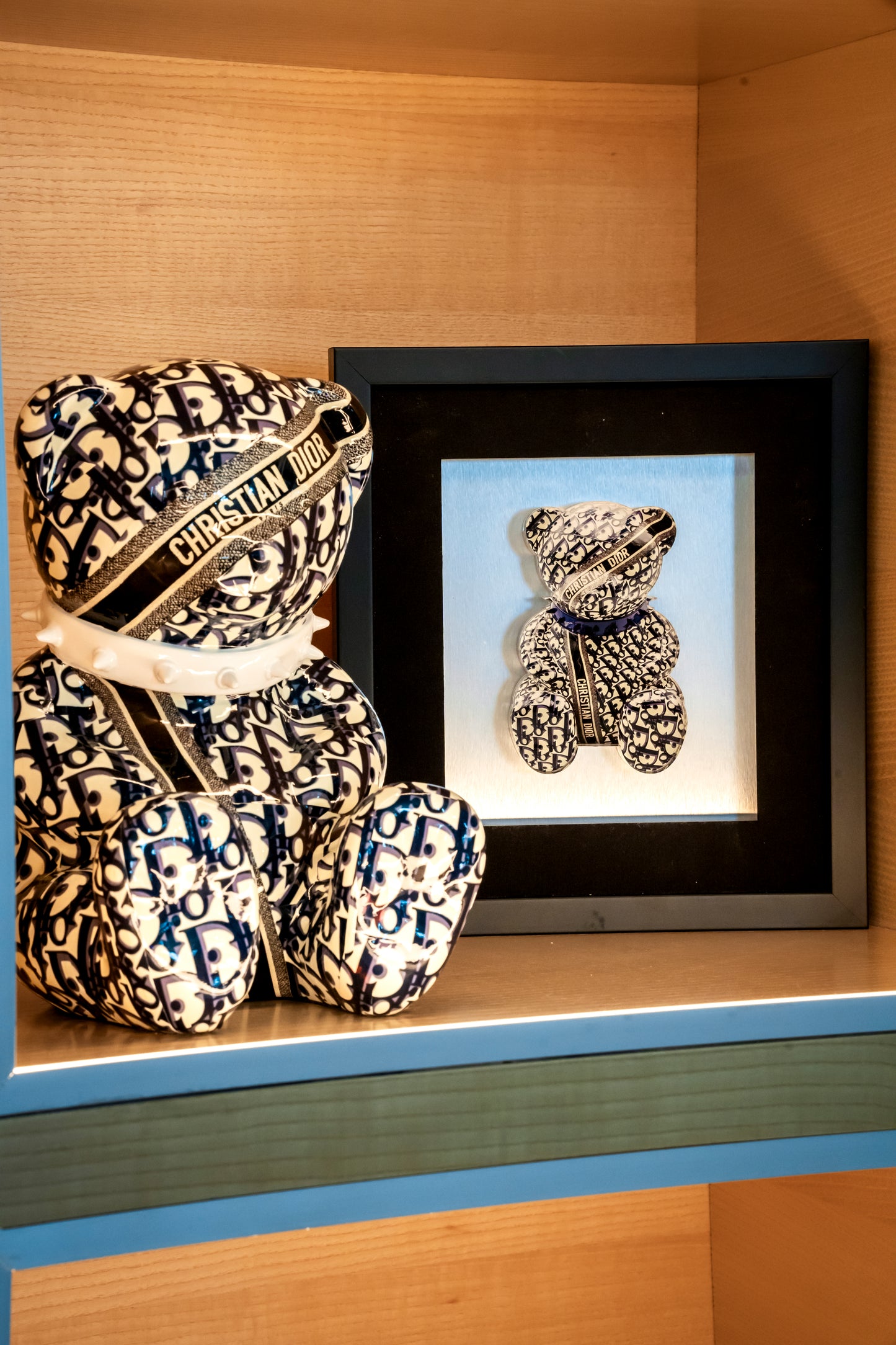 NAOR - 30cm CD Tribute, White collar Bear