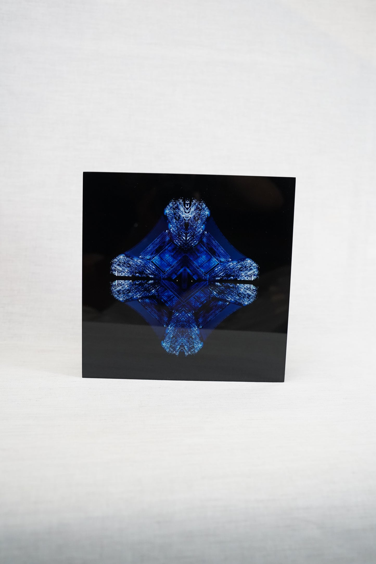 WINNIE D - Diamond Eiffel Tower, Blue2 Light Box