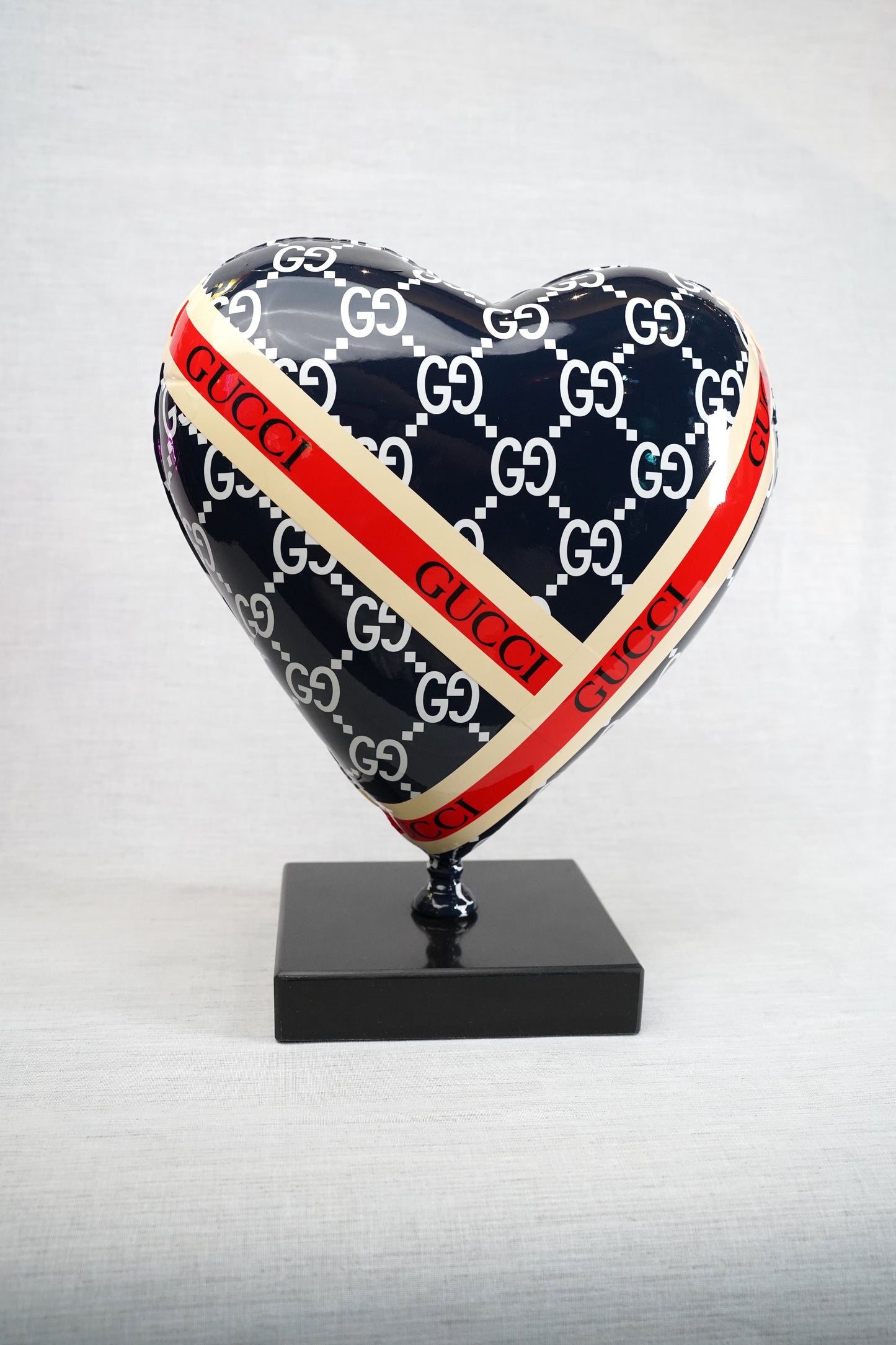 NAOR - 30cm Heart GUC Tribute, Blue with Red Strips
