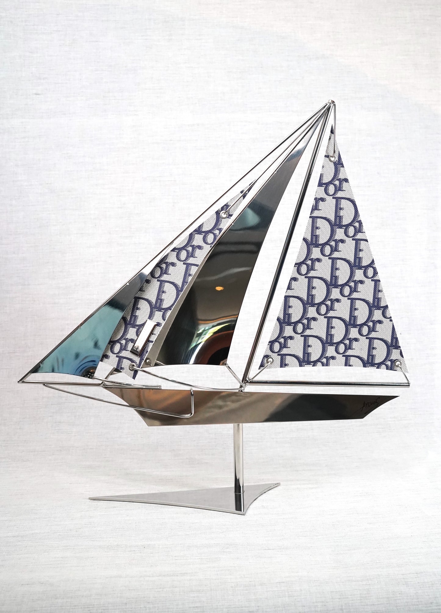 ARCANIS - 40cm CD Tribute Sailing Boat