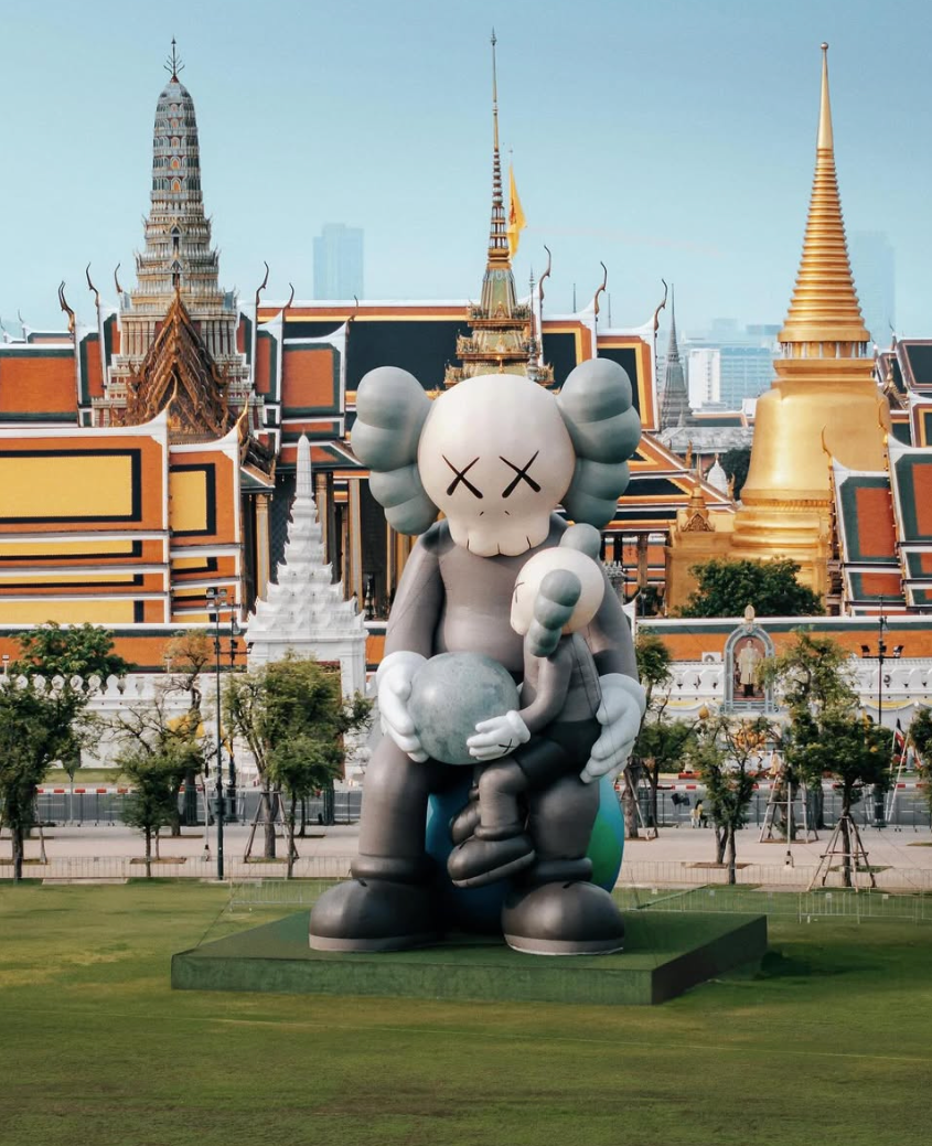 KAWS - Holiday Thailand
