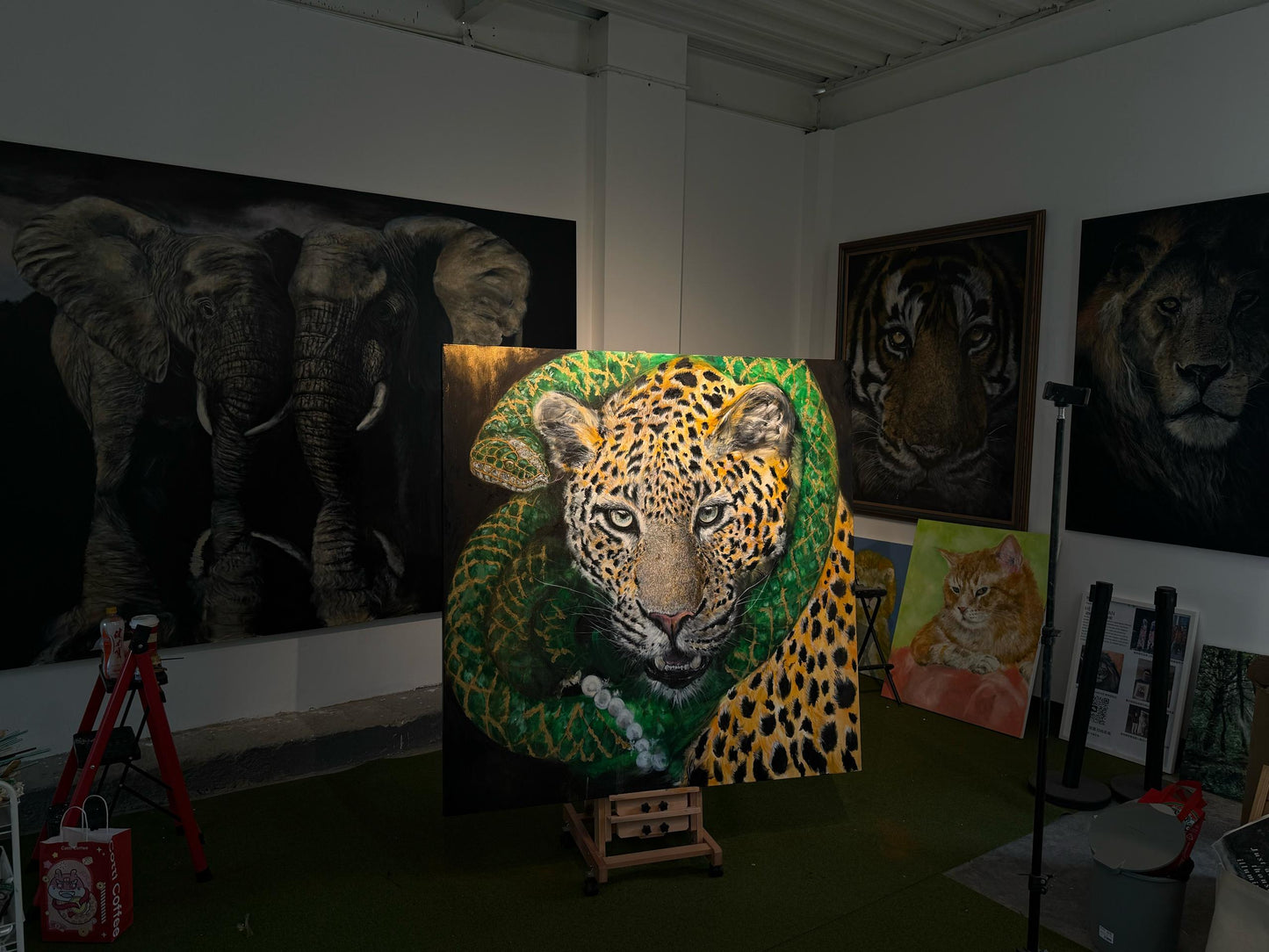 YUAN HENRY - Leopard with Snake