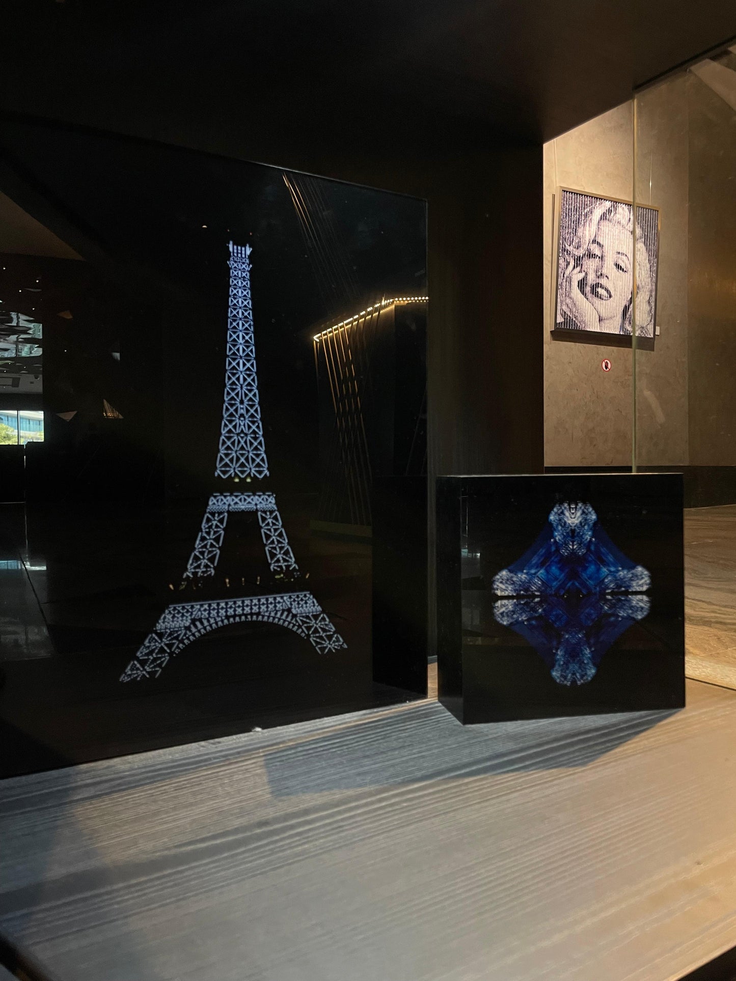 WINNIE D - Diamond Eiffel Tower, Blue Light Box