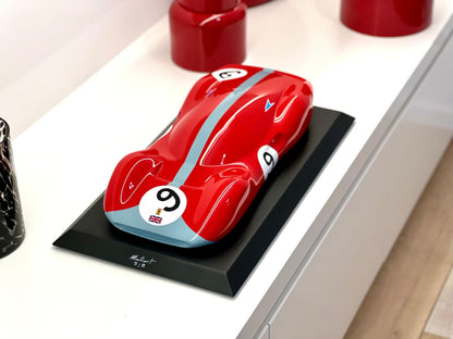 LAURENT M - Ferrari 330 P4, Red n9