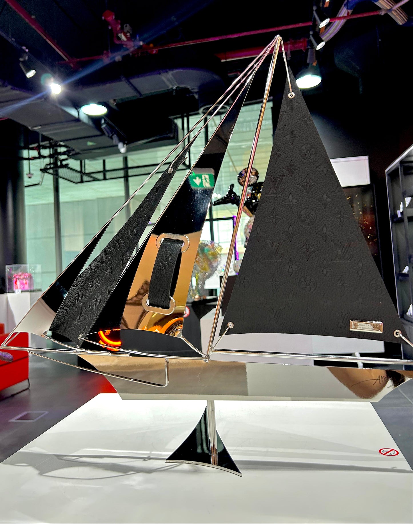 ARCANIS - 55cm LV Tribute Sailing Boat