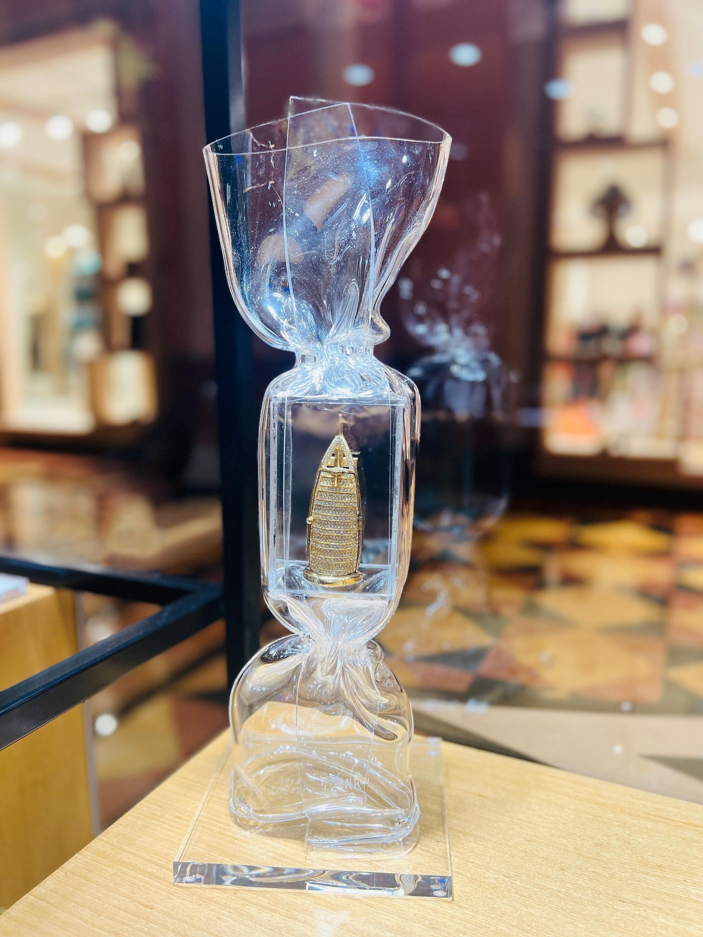 LAURENCE JENKELL - Small Burj Al Arab Candy