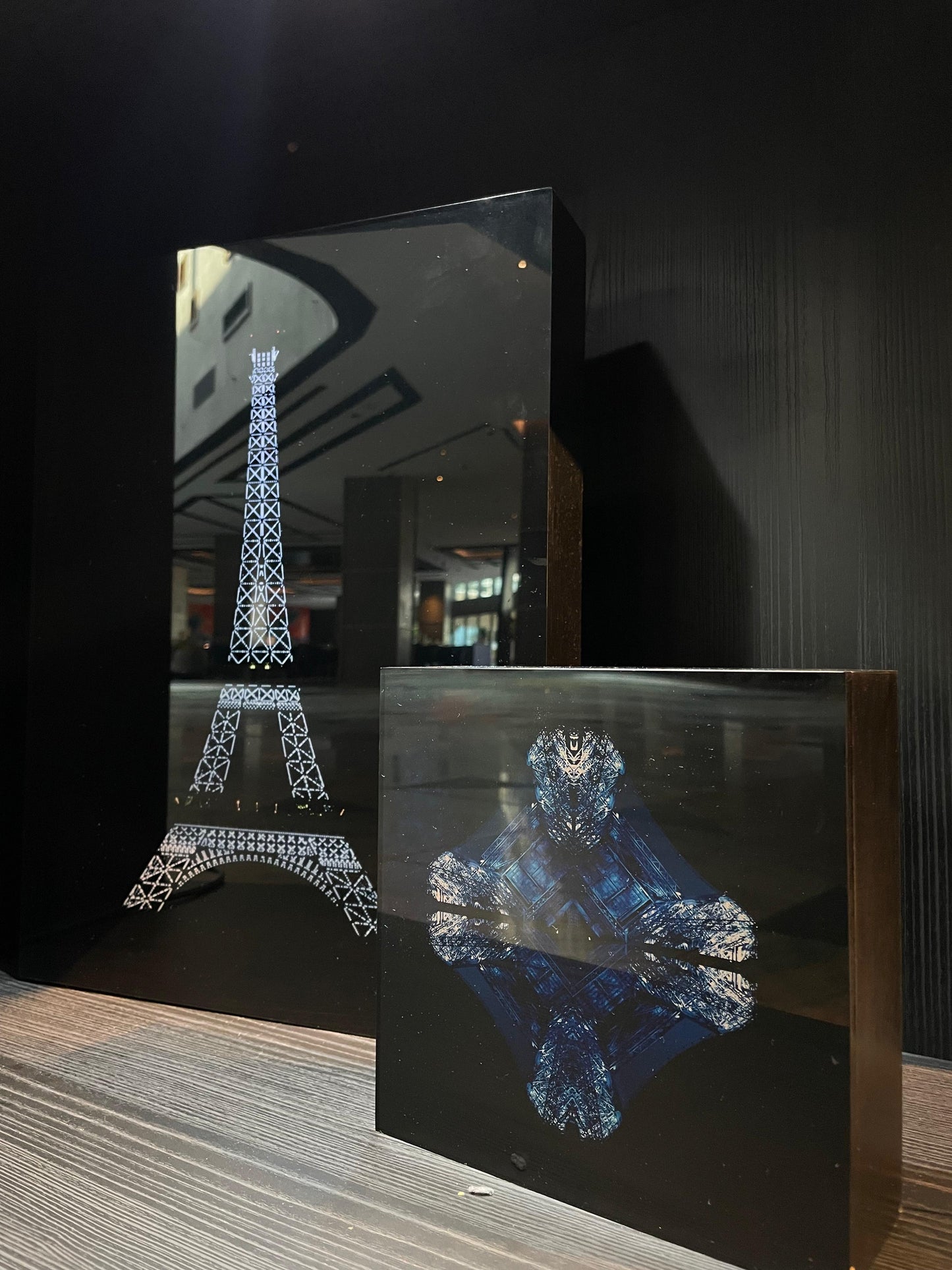 WINNIE D - Diamond Eiffel Tower, Blue Light Box