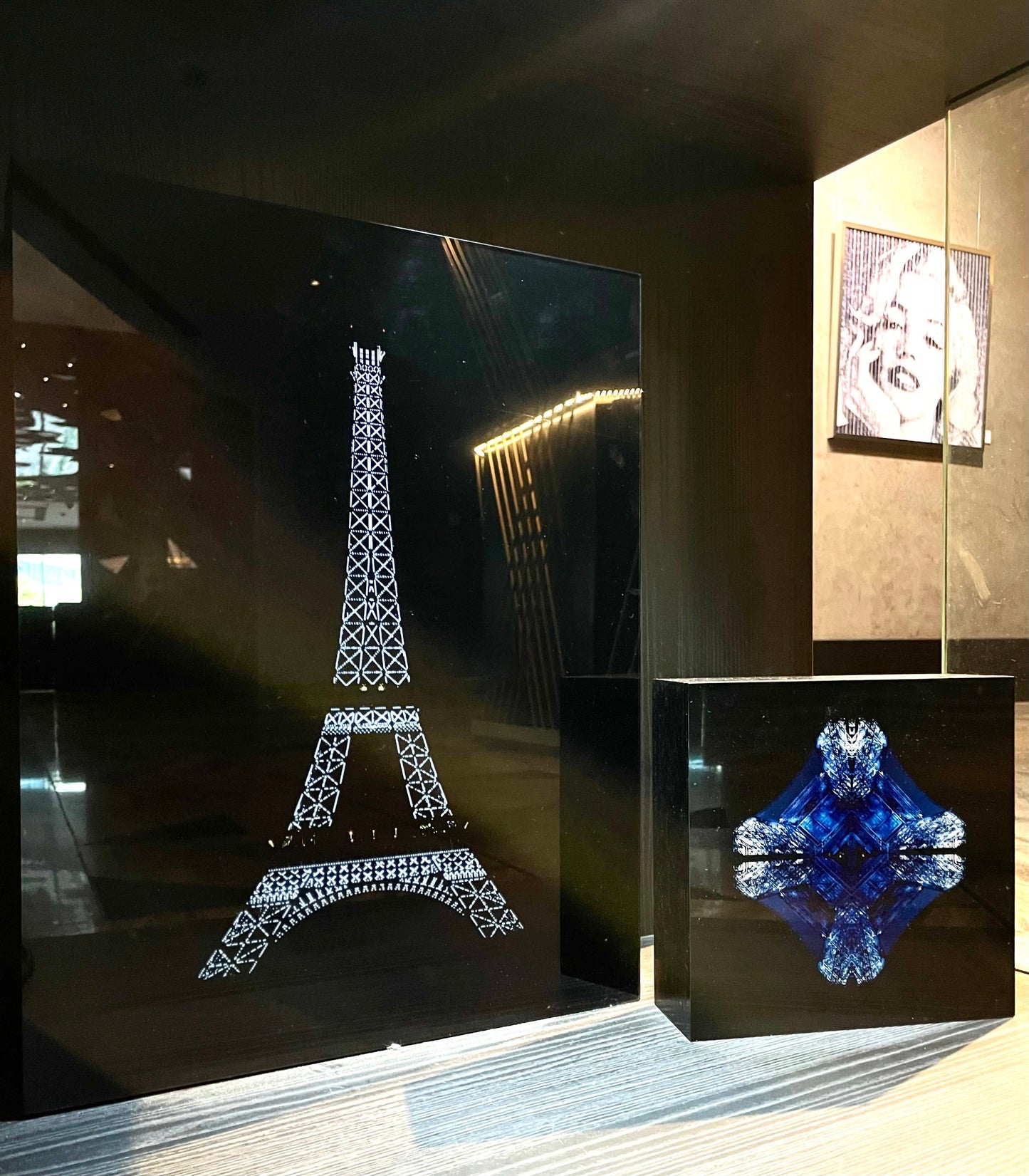 WINNIE D - Diamond Eiffel Tower, Blue Light Box