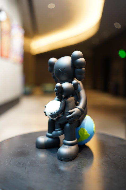 KAWS - Holiday Thailand