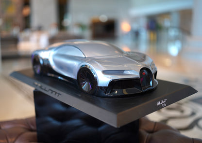 LAURENT M - Bugatti Chiron, Grey