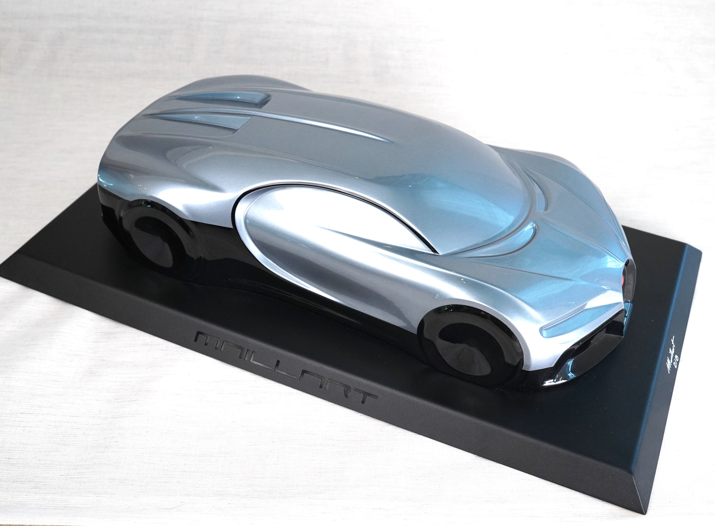 LAURENT M - Bugatti Chiron, Grey