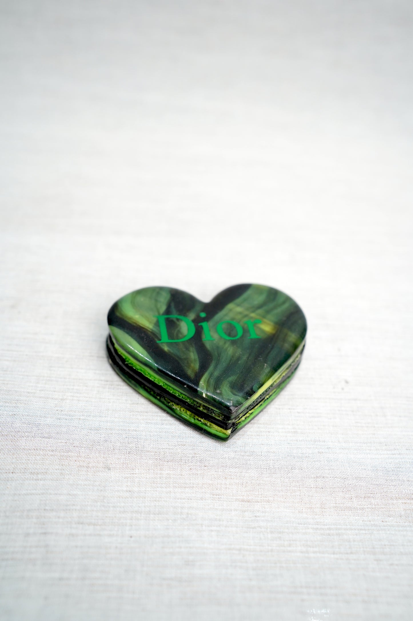 MAHELLE - Heart Macarons, Designers Hommage