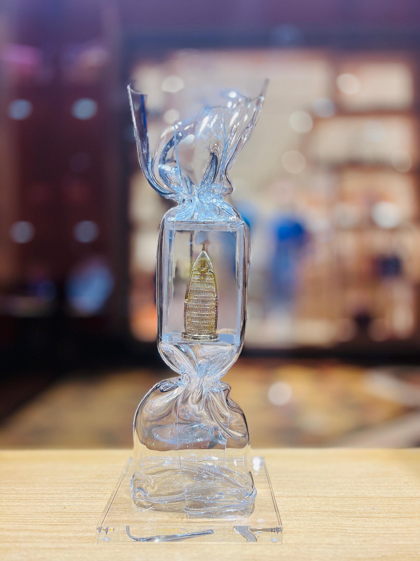 LAURENCE JENKELL - Small Burj Al Arab Candy