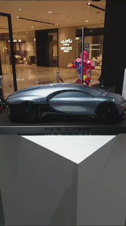 LAURENT M - Bugatti Chiron, Grey